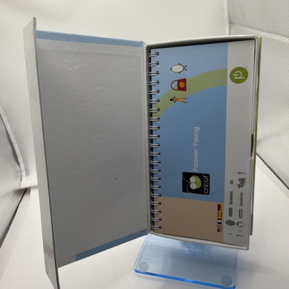 Cricut Cartridge Forever Young Women's Fashion Icon Shapes. BRAND NEW - Picture 3 of 4